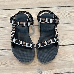 Teva Women’s Midform Universal Sandal in Seasonal Color Bounce Black/Lion